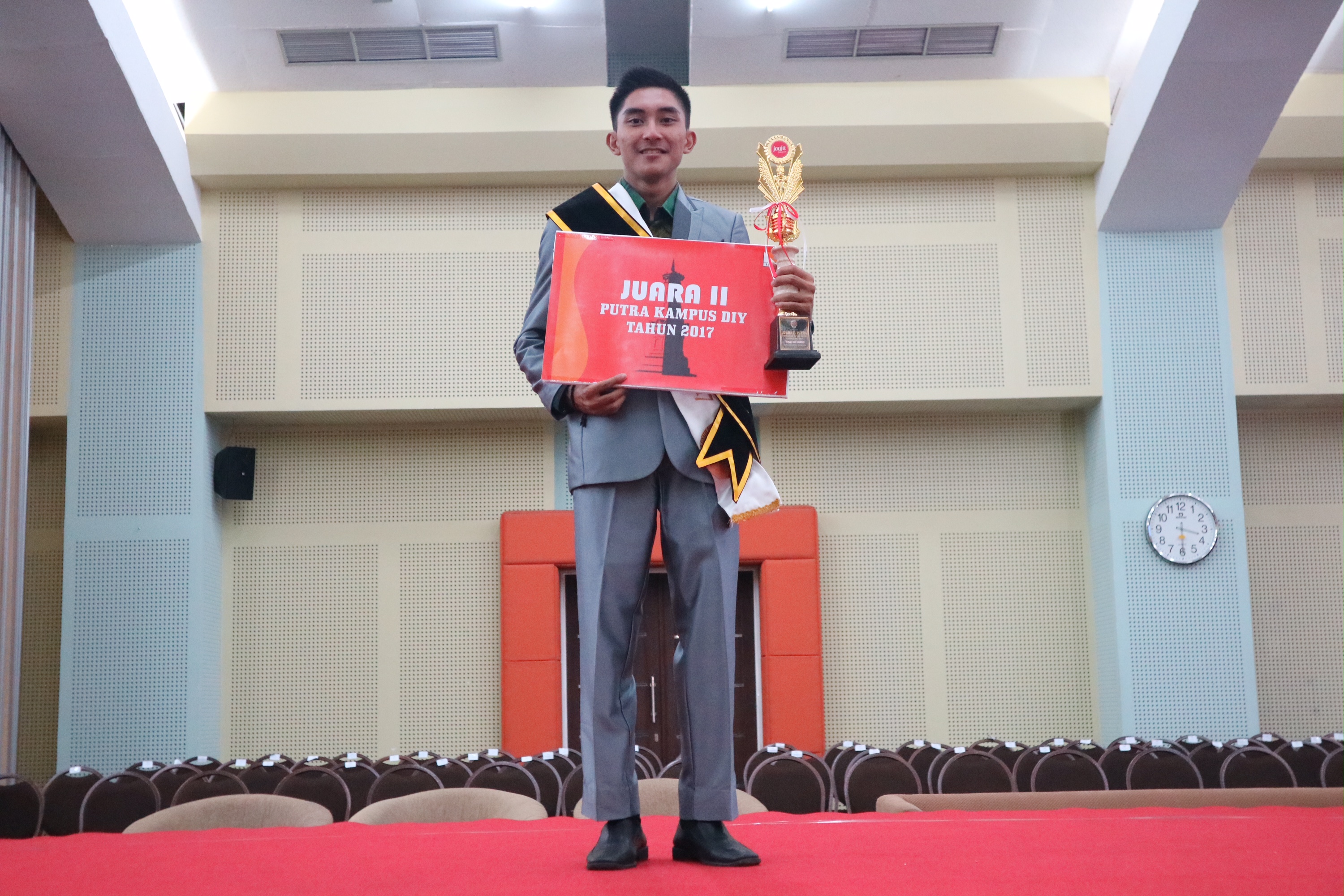 Raih Juara II  Putra Kampus DIY,   Fajri Rizki Munif (Prodi Manarita) Makin Percaya Diri