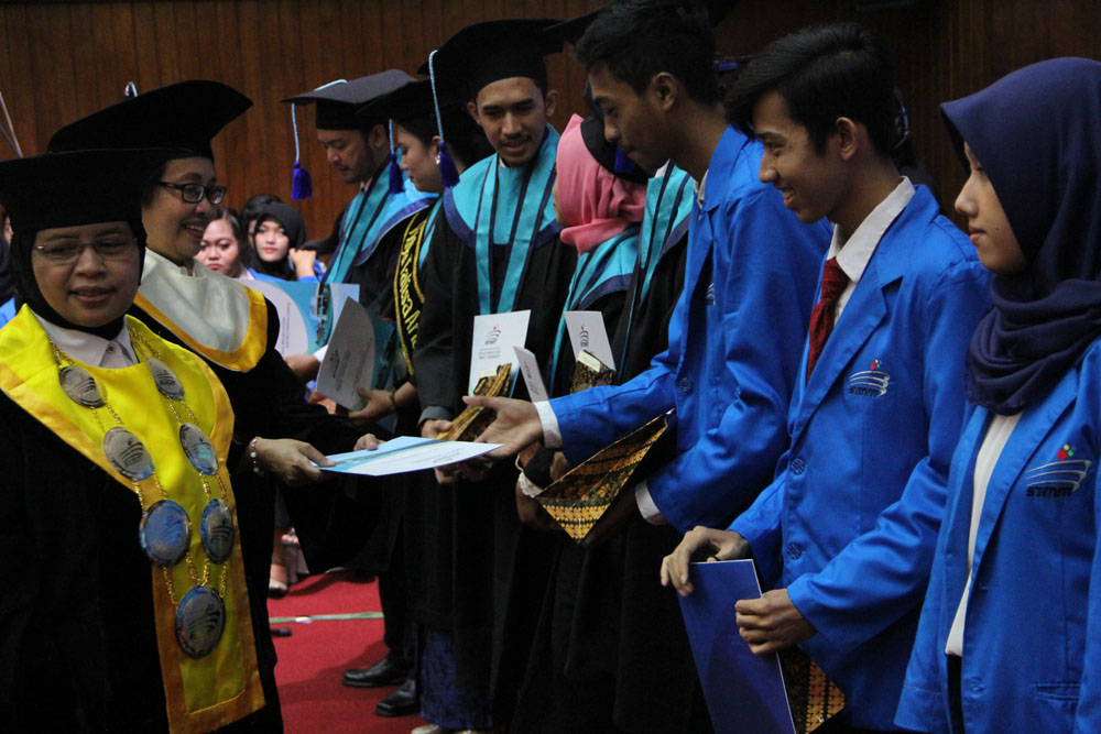 Enam Wisudawan STMM 2017 Torehkan Prestasi Regional dan Nasional 