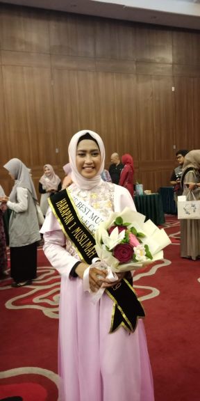 Arum Safitri (Prodi Manajemen Produksi Pemberitaan)  Raih Juara Harapan 1 Muslimah Model 2019