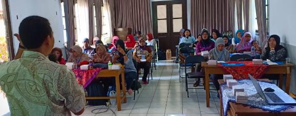 Pengabdian kepada Masyarakat: Prodi Teknologi Permainan Adakan Pelatihan bagi UKM Kecamatan Ambarawa, Kabupaten Semarang