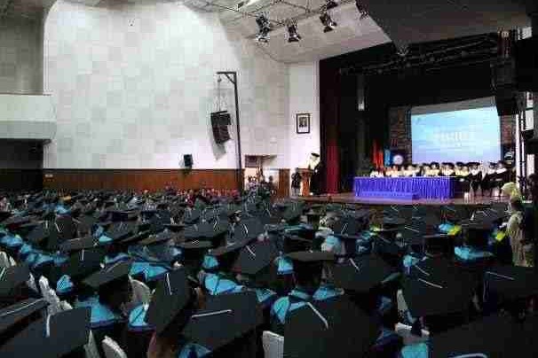 WISUDA SEKOLAH TINGGI MULTI MEDIA TAHUN 2019