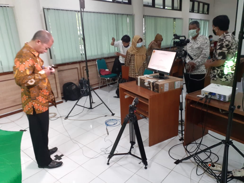 Pelatihan Produksi Audio Visual Bahan Ajar Prodi Manajemen Teknik Studio Produksi