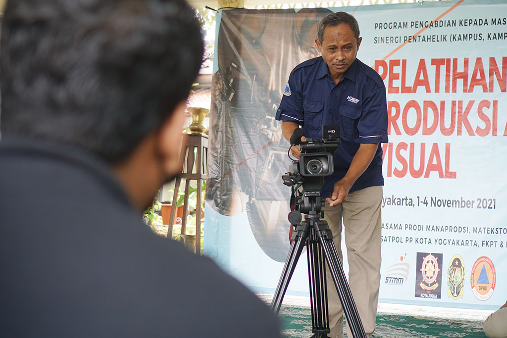 PKM Manaprodsi dan Matekstosi di Kota Yogyakarta : Media Audio Visual Penting untuk Branding