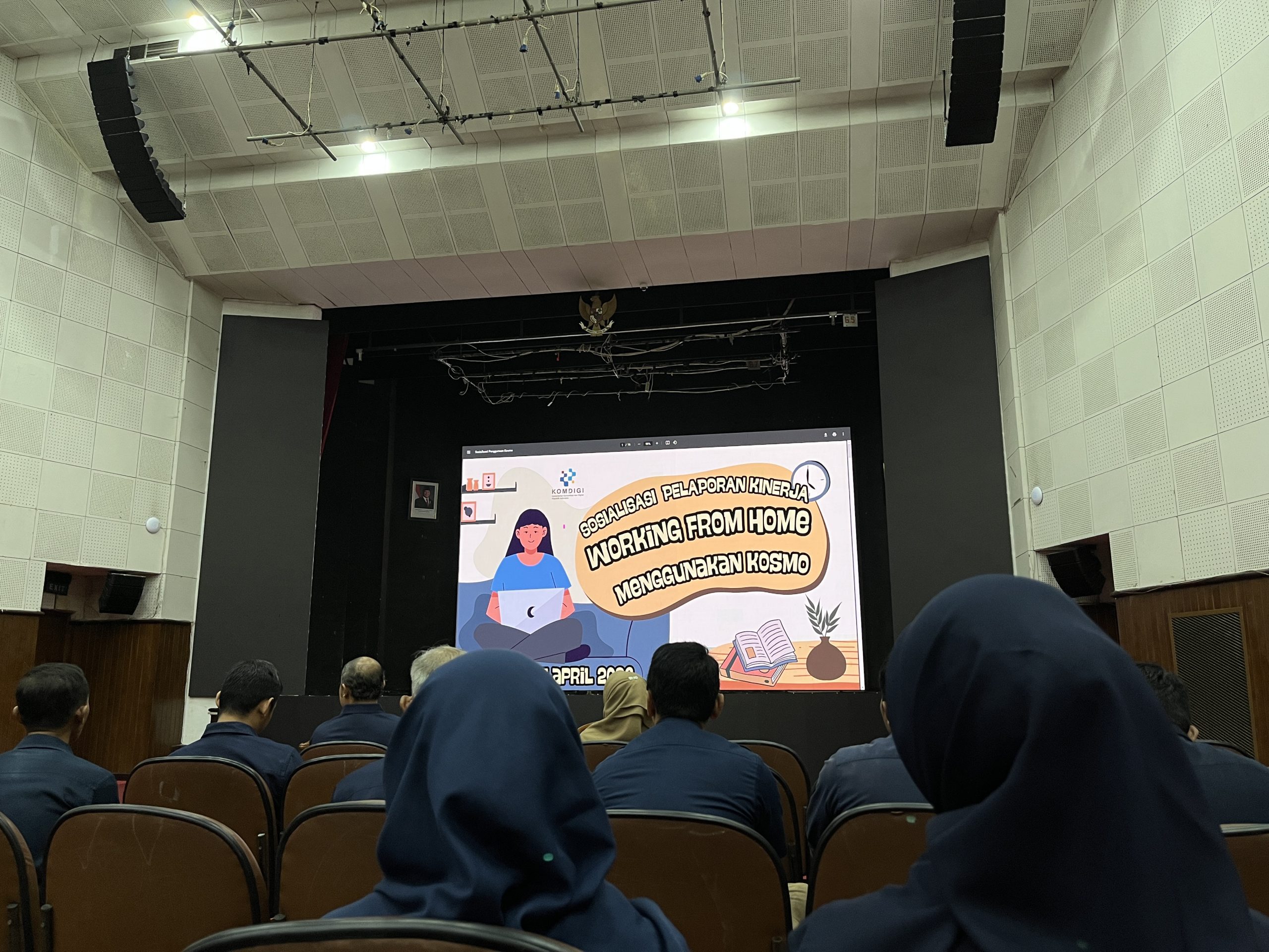 Pegawai STMM Ikuti Sosialisasi Pelaporan Kinerja KOSMO di Auditorium STMM