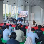 Dialog Terbuka Pihak Kampus STMM dan Mahasiswa di Selasar Gedung Transformasi Digital Sekolah Tinggi Multi Media
